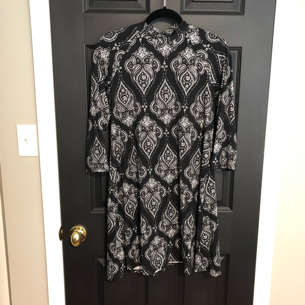 Style Therapy Black and White Dress